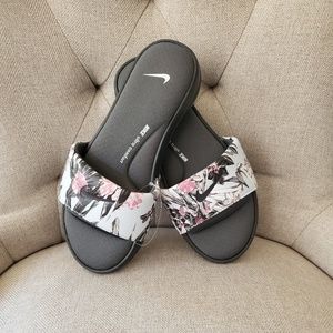 Nike women's flip flop